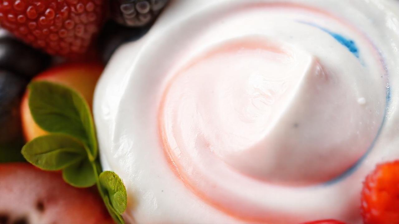 Yogur cremoso y saludable, visualmente apetitoso