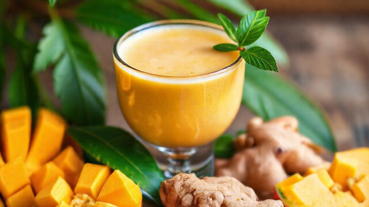 Un batido tropical y saludable brilla